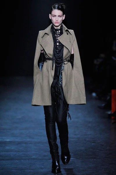 Look 4